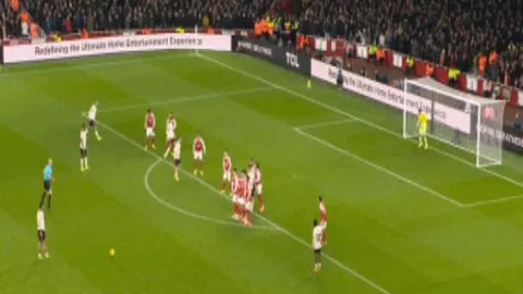 菲律宾副总统要求最高法院叫停弹劾程序